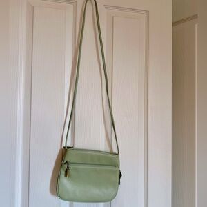 Mint vintage leather Giani Bernini purse